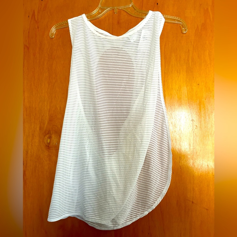 NWT GapFit tank top. Ribbed cool fabric with criss cross back with cutout!